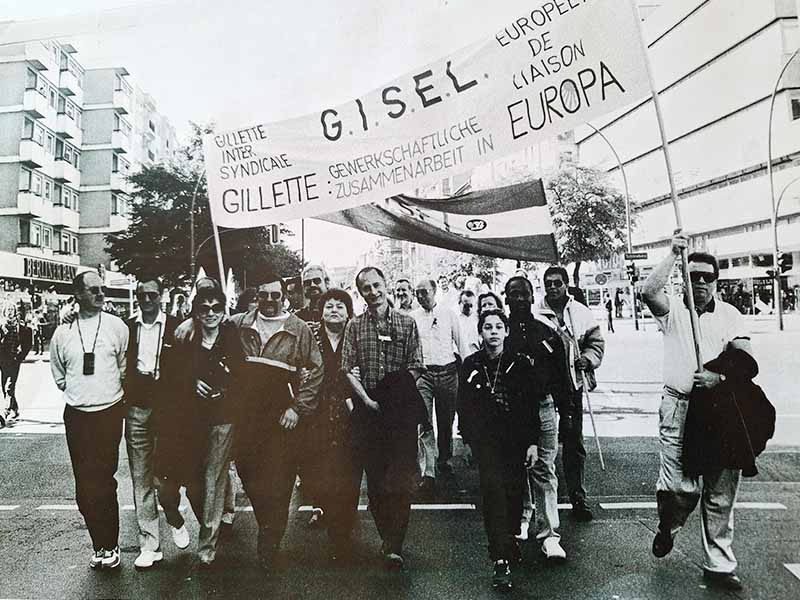 Gillette-Kolleg:innen aus England, Frankreich, Italien und Spanien auf der 1. Mai-Demo 1990 in Berlin | © Henschel, Betriebsrat Gillette Berlin