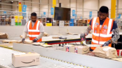 Online-Versandhandel - Distributionszentrum von Amazon in Duisburg, Dezember 2023 | Foto: IMAGO / Funke Foto Service